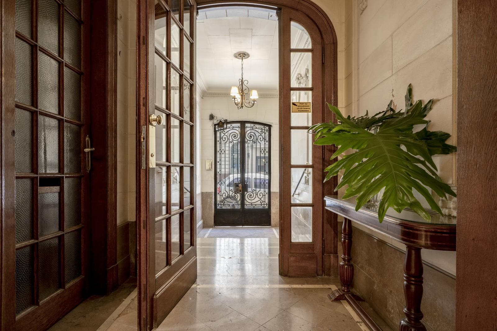 Venta Oficina Ideal consultorio 5 consultorio o des, 4 toilettes, 3 salas de espera en Recoleta - 1