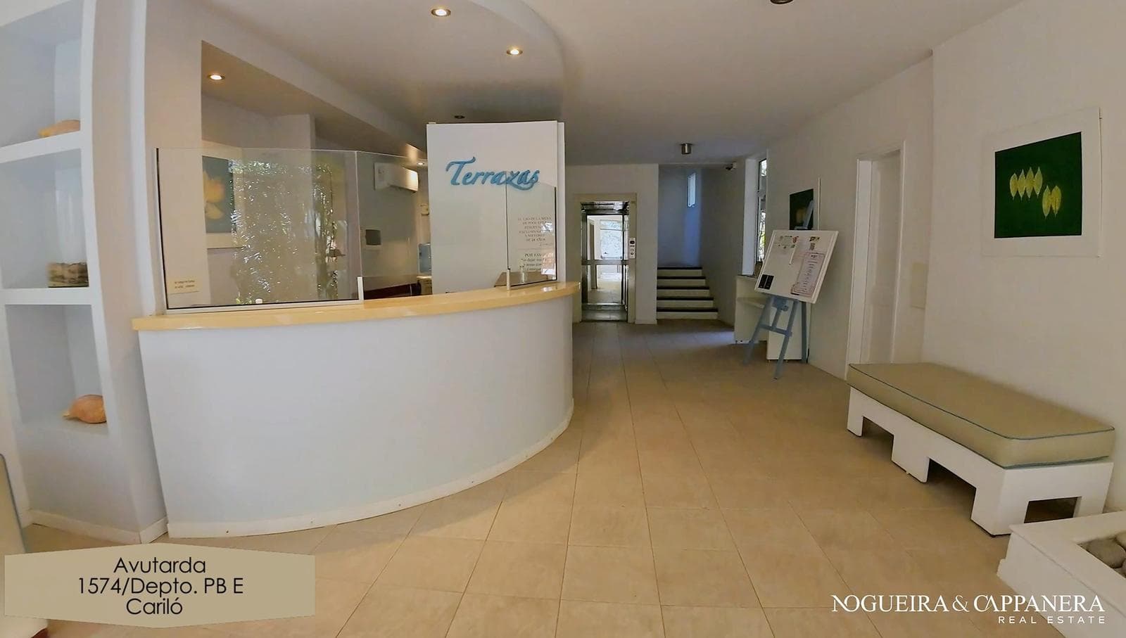 Departamento 2 dormitorios con jardín y parrilla a pasos del mar en venta en Cariló c/financiación - 1