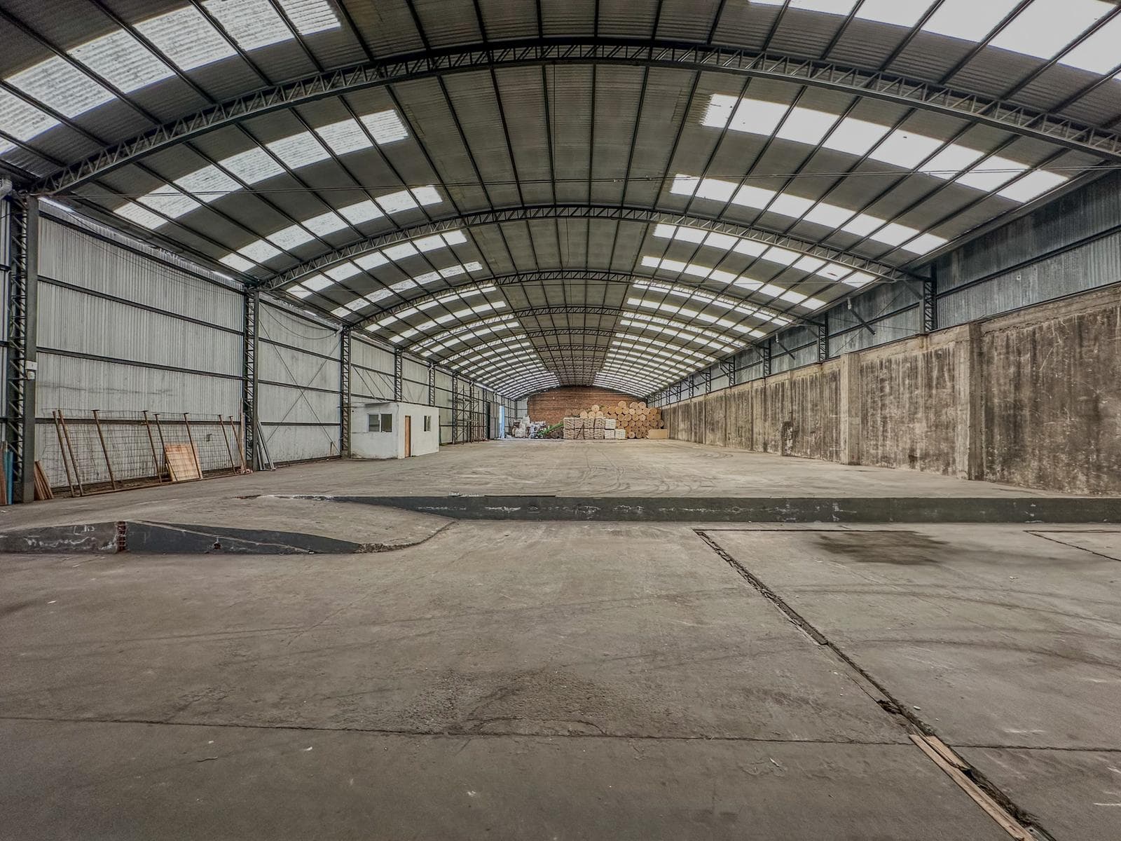 DEPOSITO GALPON - ALQUILER - 1200 M2 - AVELLANEDA - 1