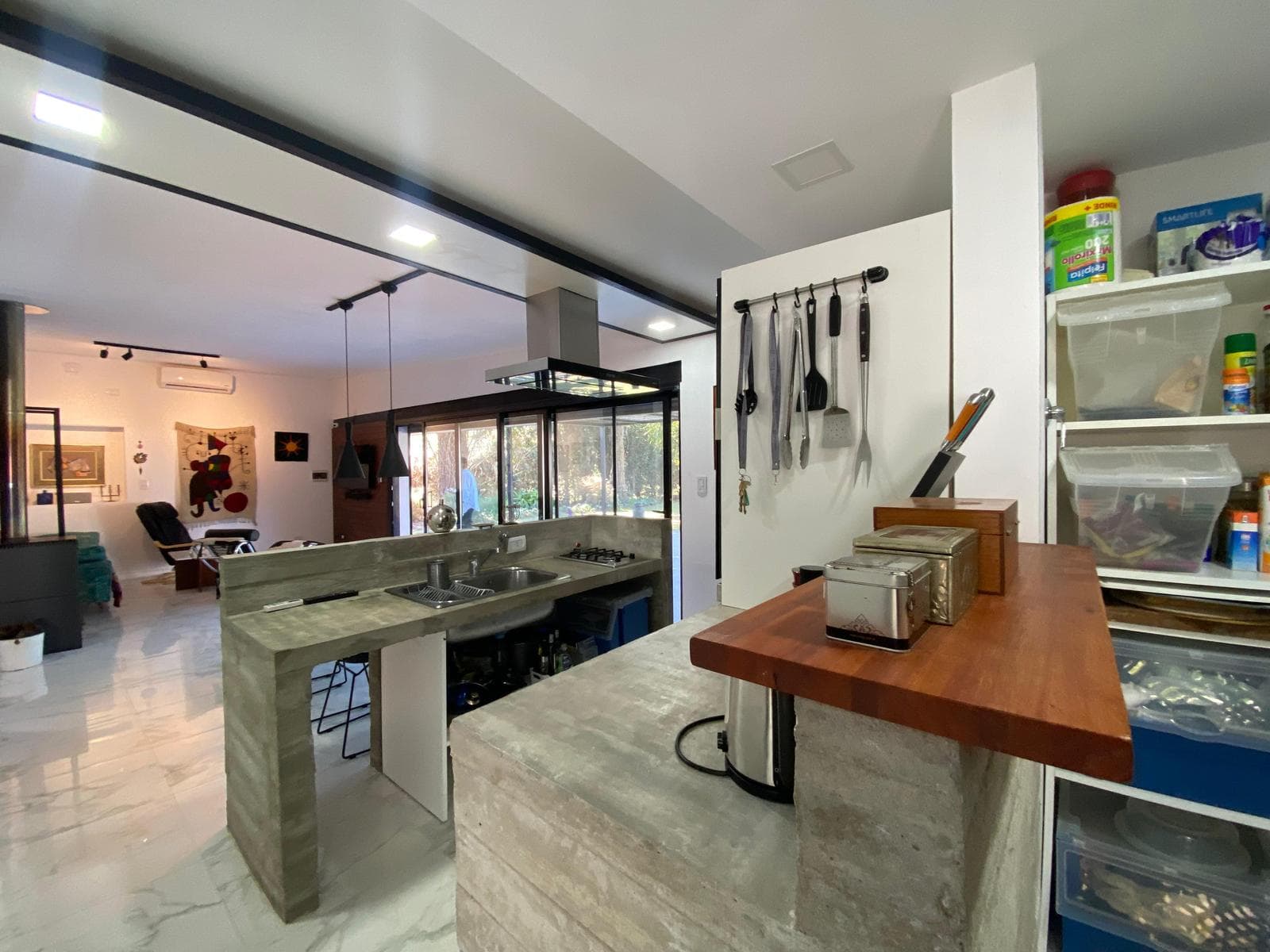 VENTA: Casa con 2100 m2 de terreno, dos dormitorios, quincho y pileta en Oliveros. - 1