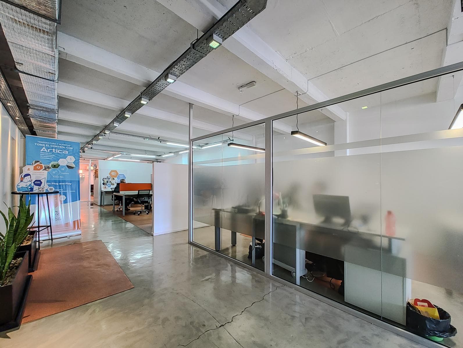 Alquiler Oficina 190m2 en Parque Patricios con balcón terraza y cochera - 1