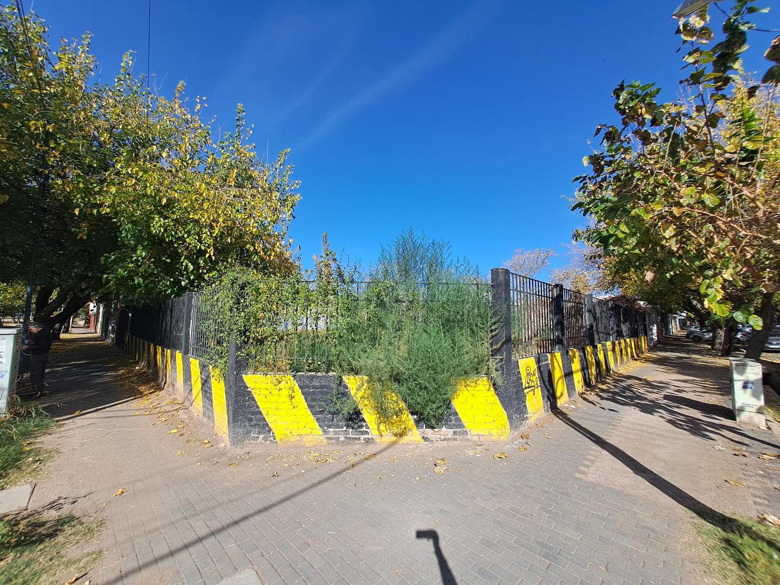 ALQUILER - Terreno en esquina para depósito de logística o antena - 2