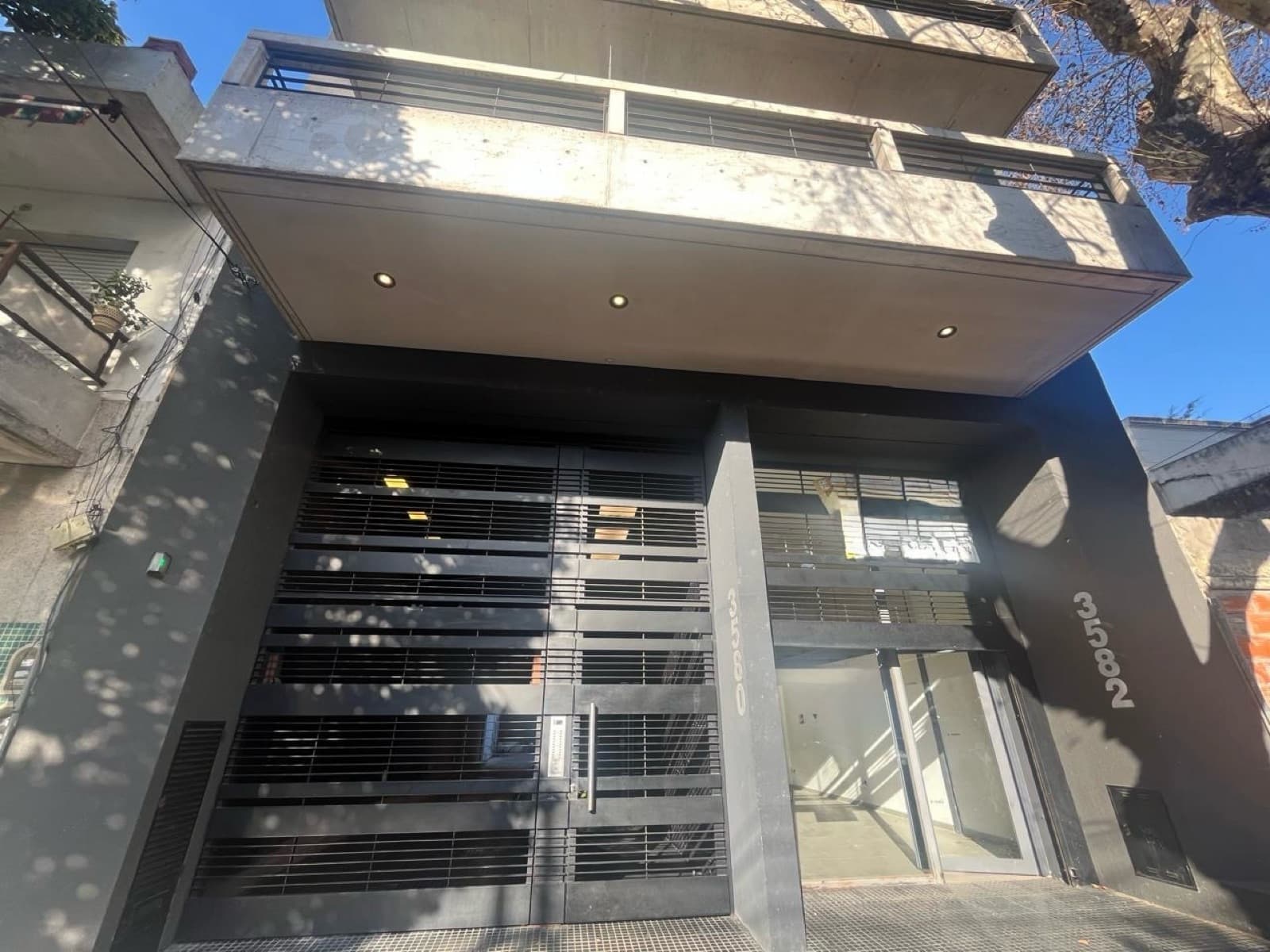 Alquiler, Luminoso y Amplio Local a Estrenar Doble Altura - 1