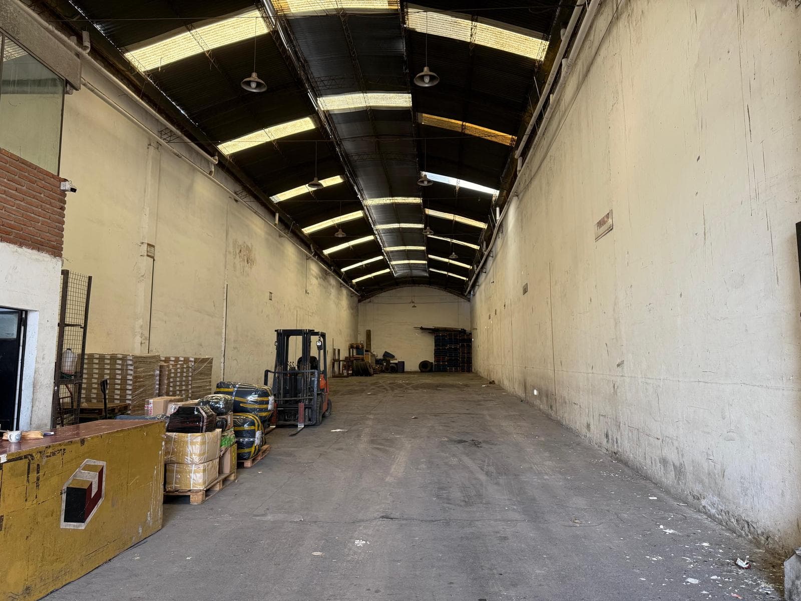 Galpón de 760m2. Entrada de Contenedor. Medidor Trifasico - 1