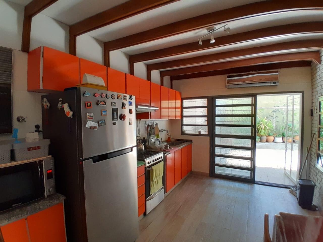 VENTA DE CASA 3 DORM CON PATIO Y COCHERA EN ZONA SUR - 1
