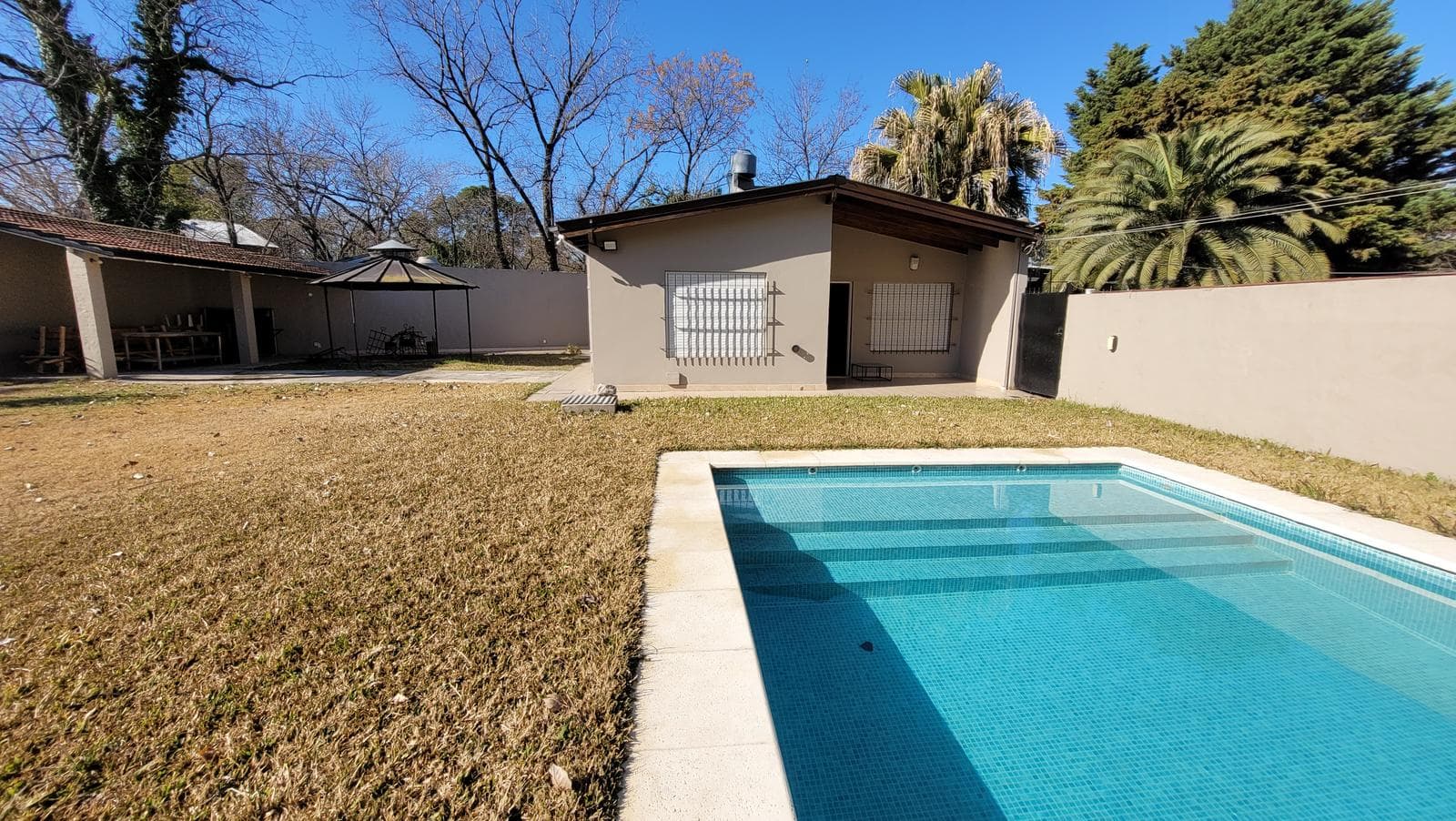 Quinta 4 ambientes con pileta - Villa Udaondo - 1