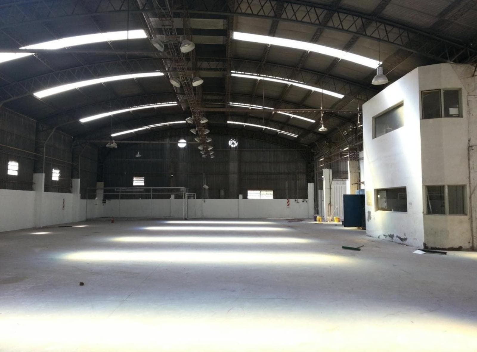 Galpón en alquiler y venta en Area de Promocion El Triangulo - 1