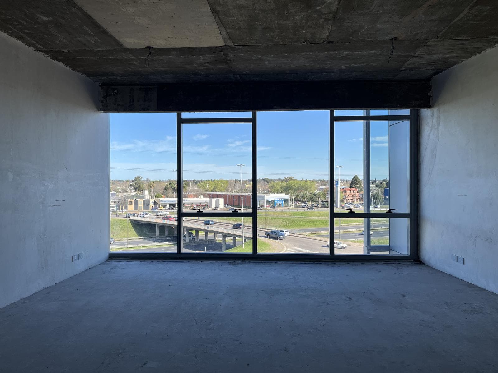 En venta a estrenar OFICINA al frente en Meridiano Business Center, Pilar - 1