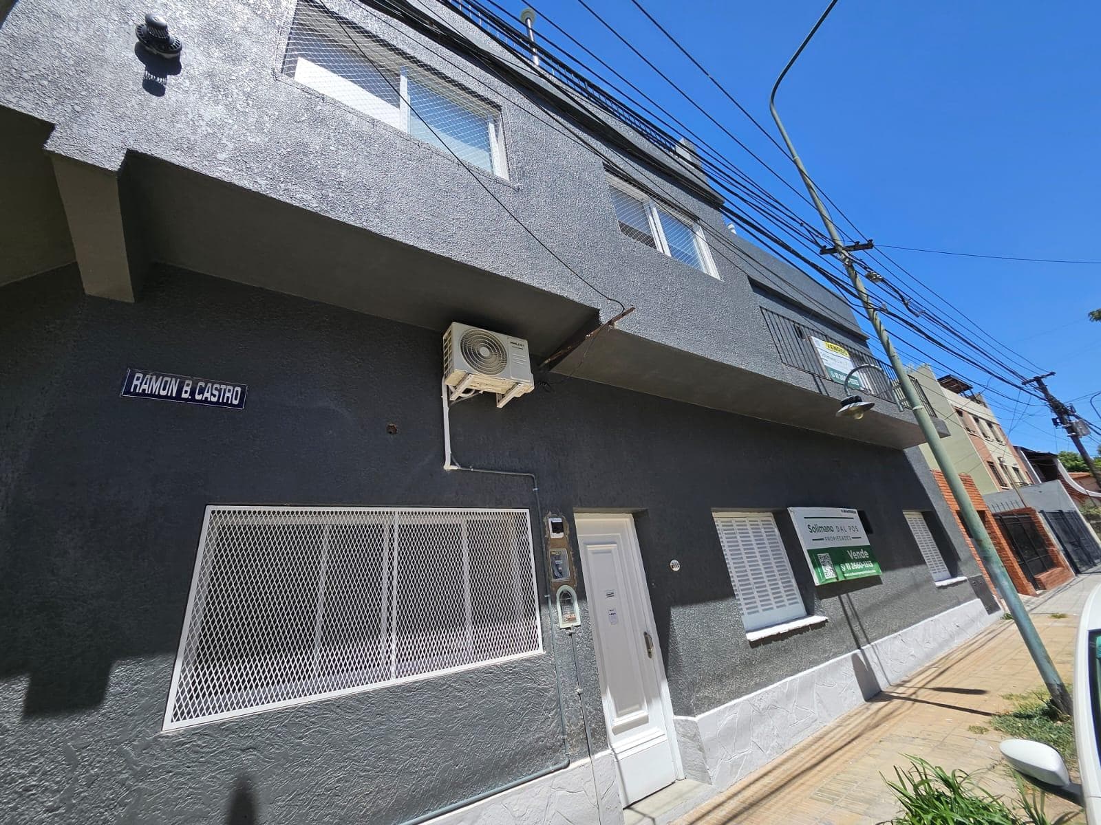 Venta en olivos 3amb 90mts en planta baja con patio Totalmente Reciclado a Nuevo - 1