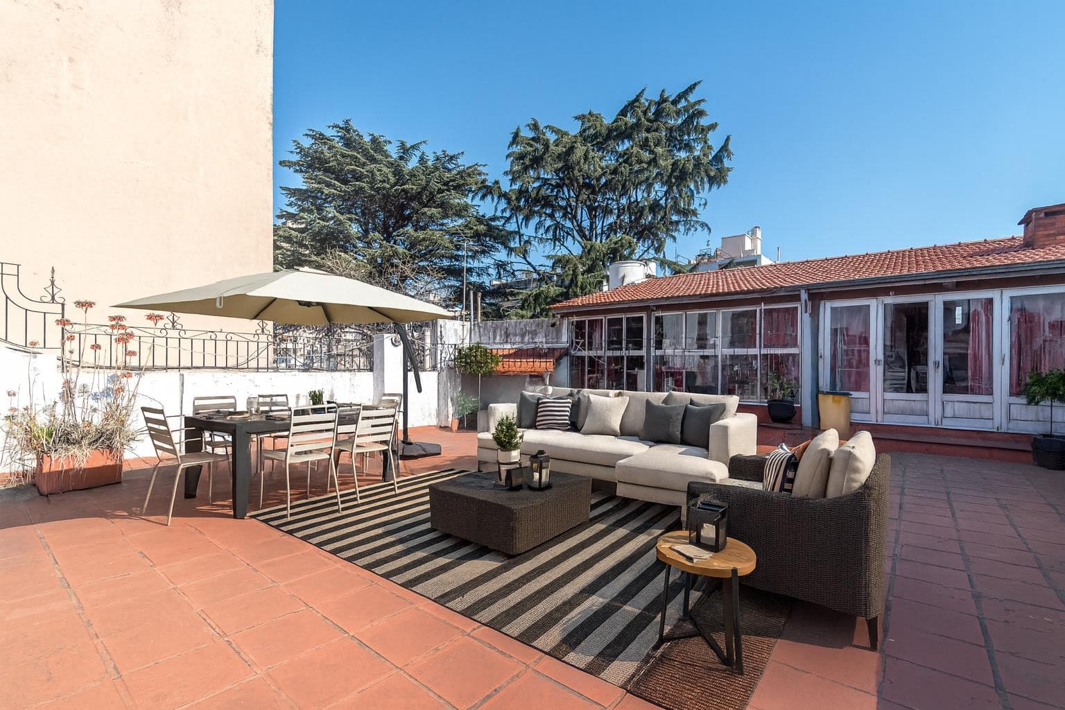 Venta PH de 4 ambientes en San Cristobal, con quincho, parrilla y terraza. - 1