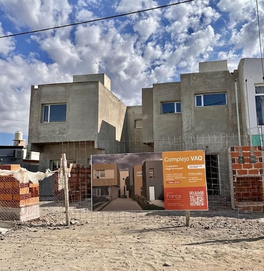 Departamento de Diseño en Construcción frente a Tennis Club - Trelew - 1