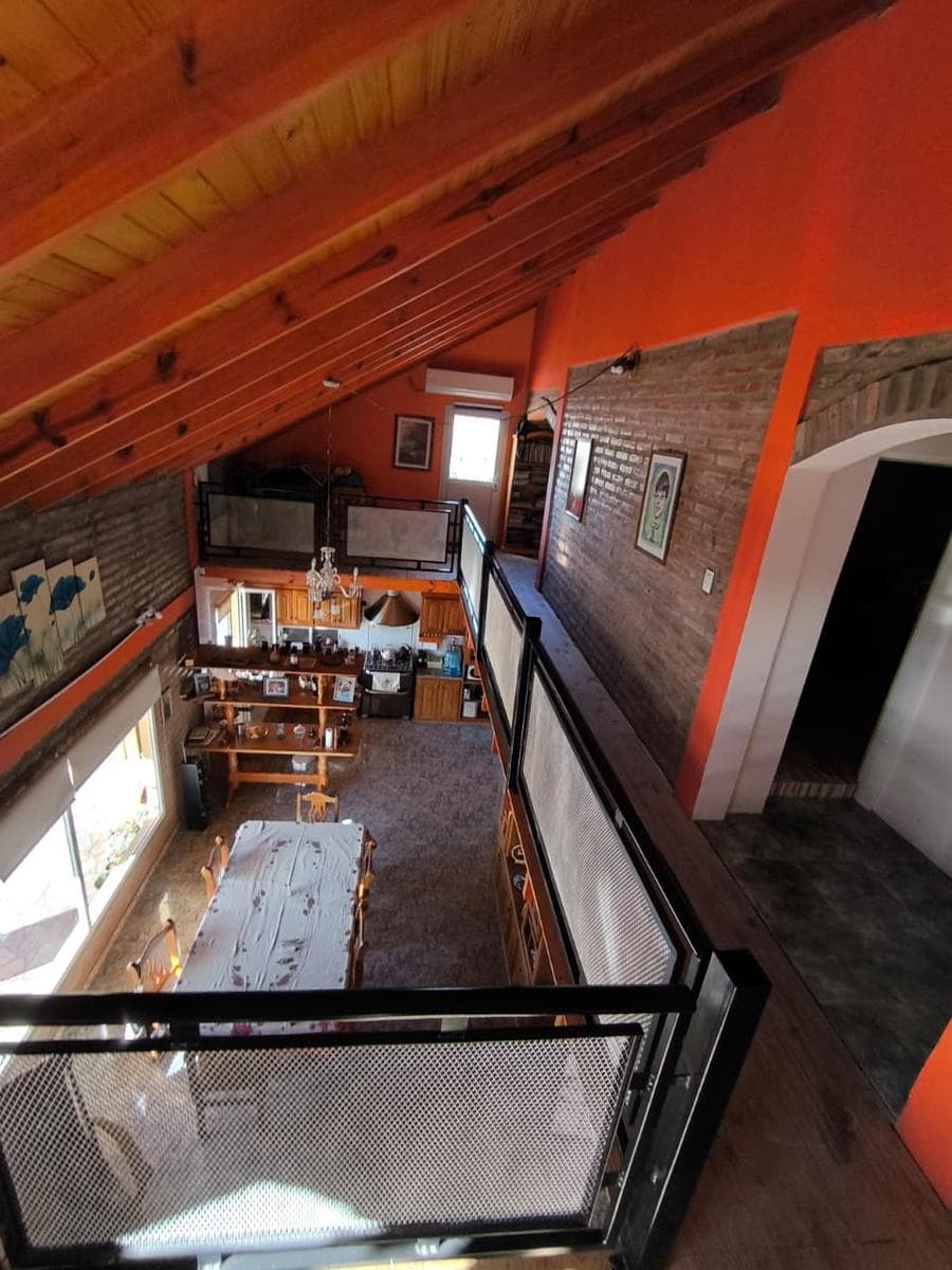 Casa en venta 4 dormitorios 3 baños cochera quincho en zona quinta con pileta - 1