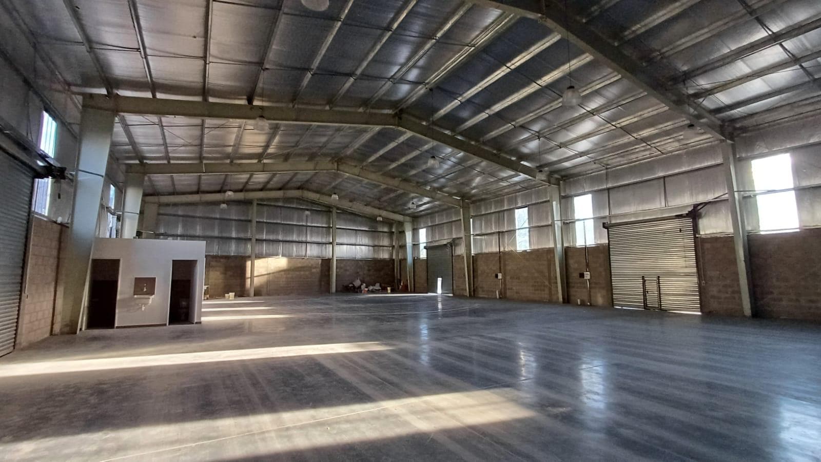 GALPON EN ALQUILER A ESTRENAR 1000 M2 CUBIERTOS - 1