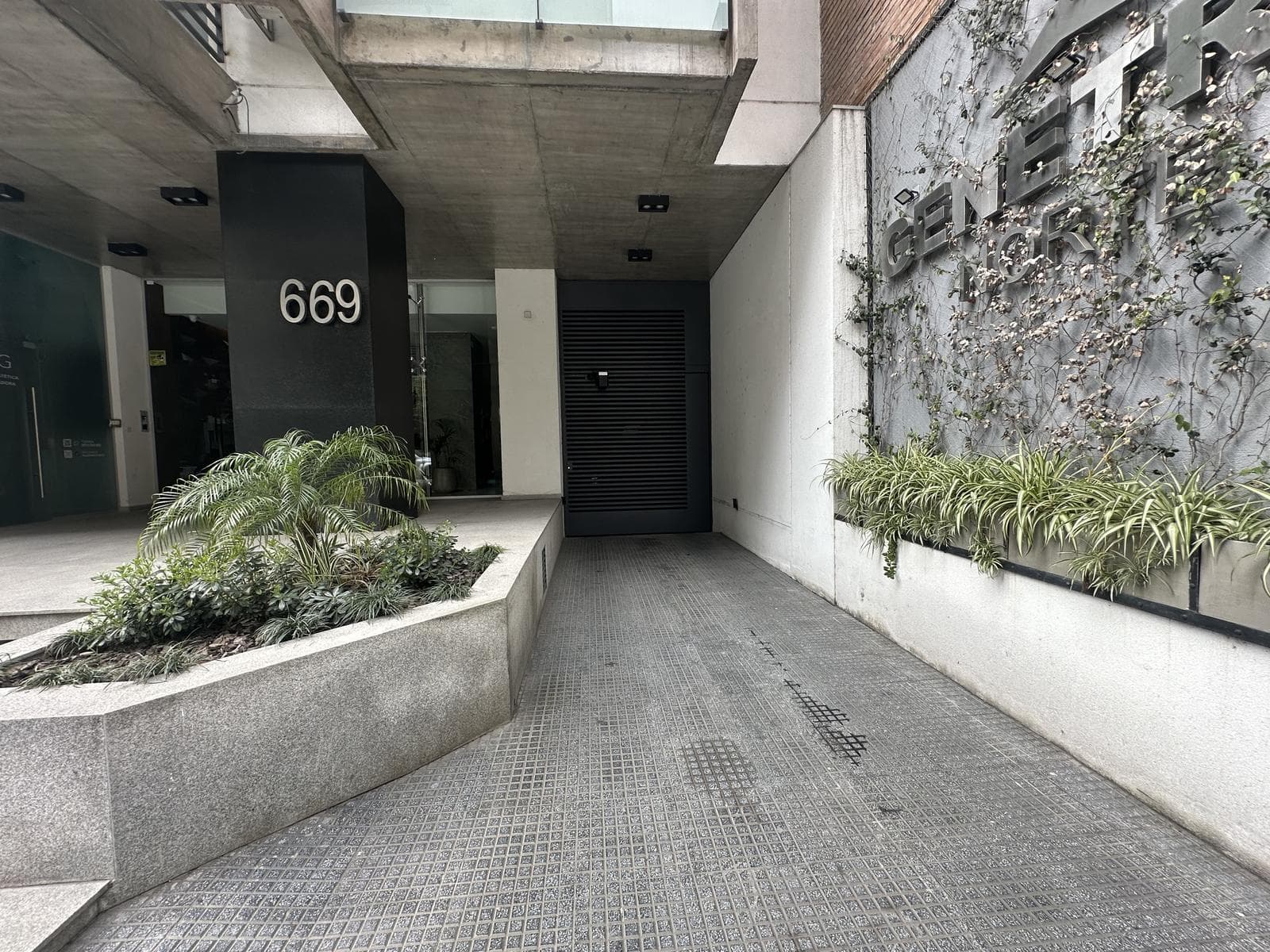 Cochera en Barrio Norte - 1