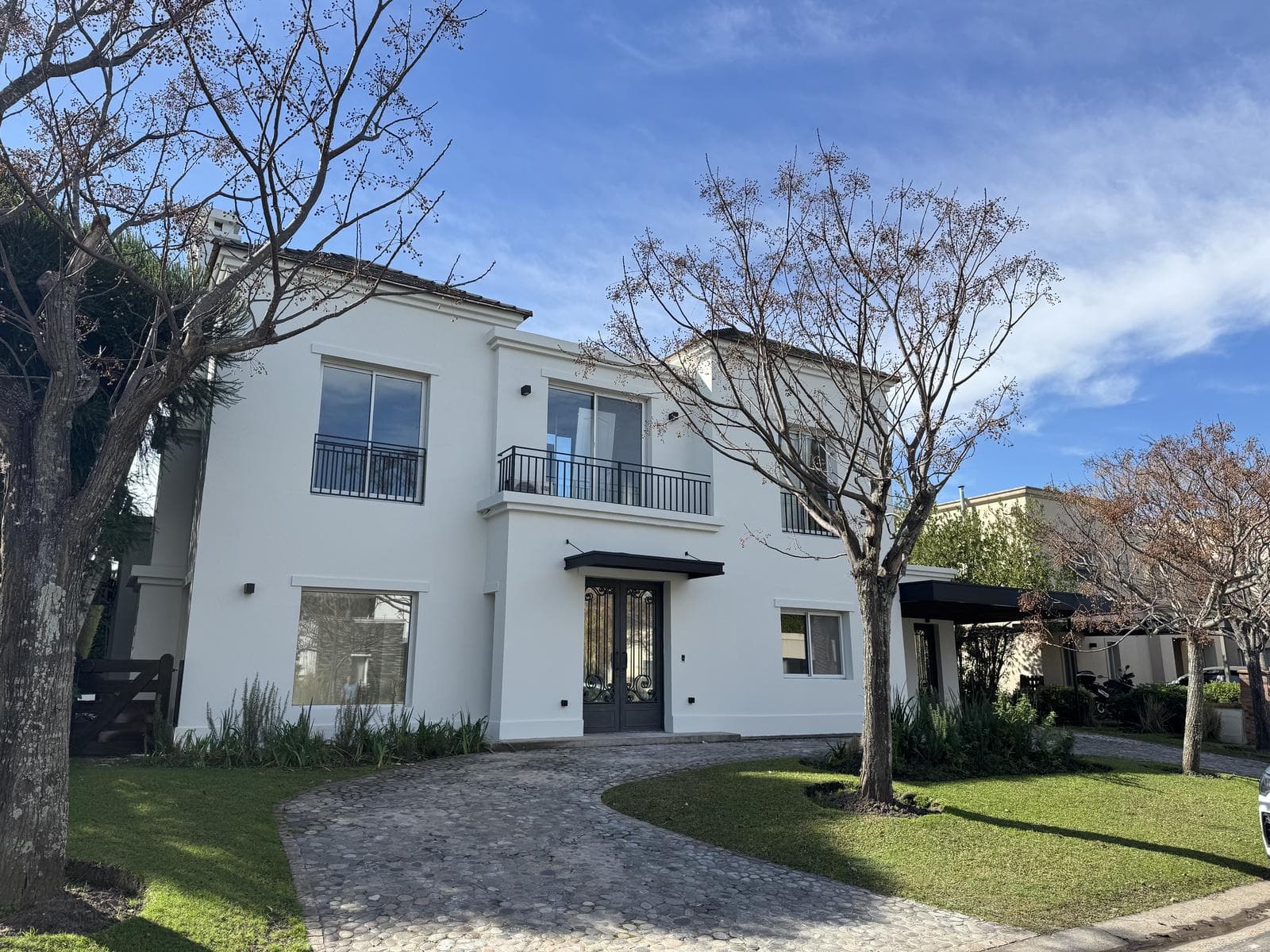 ALQUILER ANUAL casa en Las Glorietas - SEMI AMOBLADA - 2