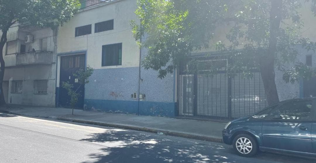 Excelente lote en polo Tecnológico parque Patricios - lote irregular de 450 M2 apto 2.500 metros - 1