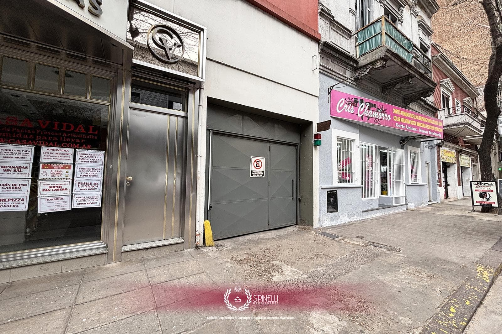 Venta cochera en San Cristóbal bajas expensas en planta baja ubicación única rentabilidad asegurada - 1