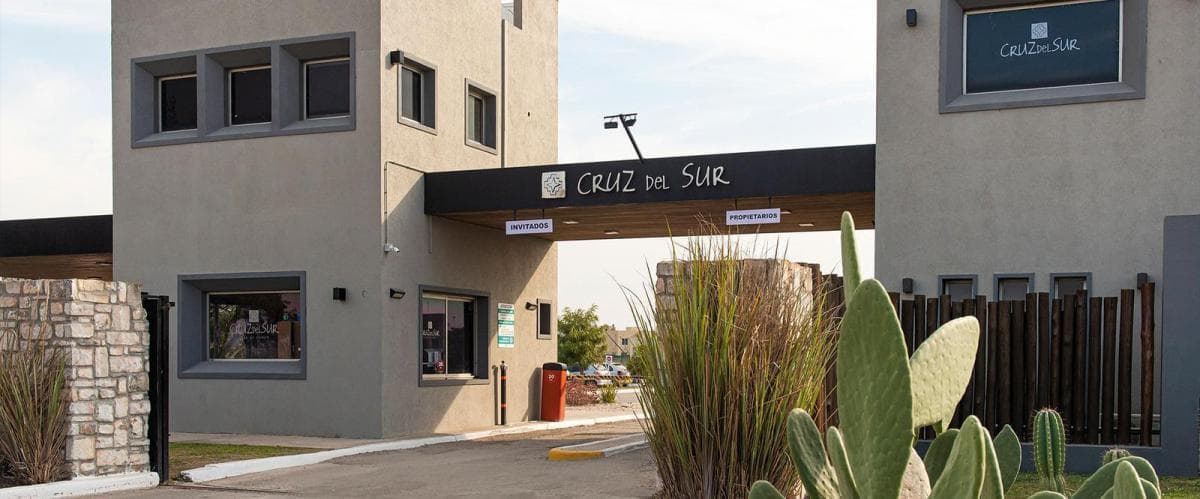 LOTE EN BARRIO CRUZ DEL SUR - 1