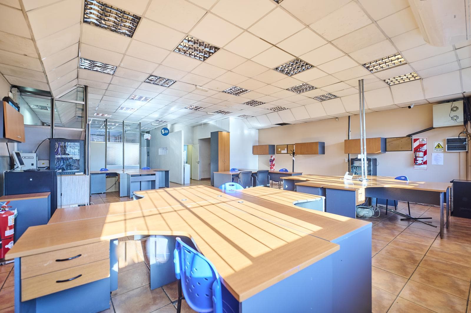 Depósito/Oficina en VENTA y ALQUILER – Av. Chivilcoy y Av. Juan B. Justo - 1