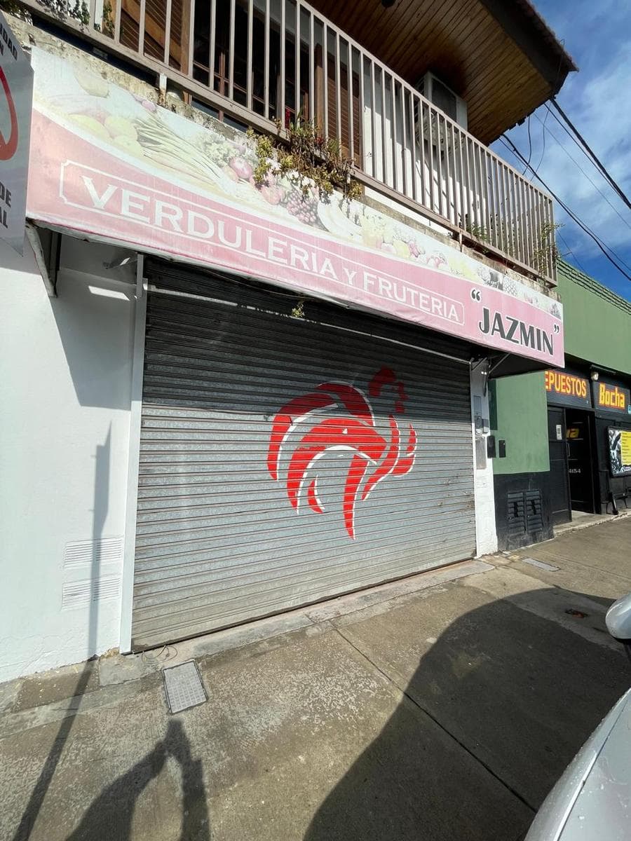 Local en alquiler lujan Carlos Pellegrini - 1