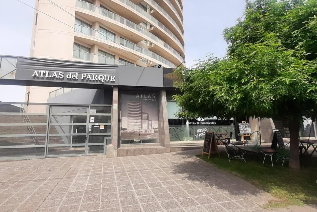 VENTA LOCAL COMERCIAL - ATLAS PARQUE - 1