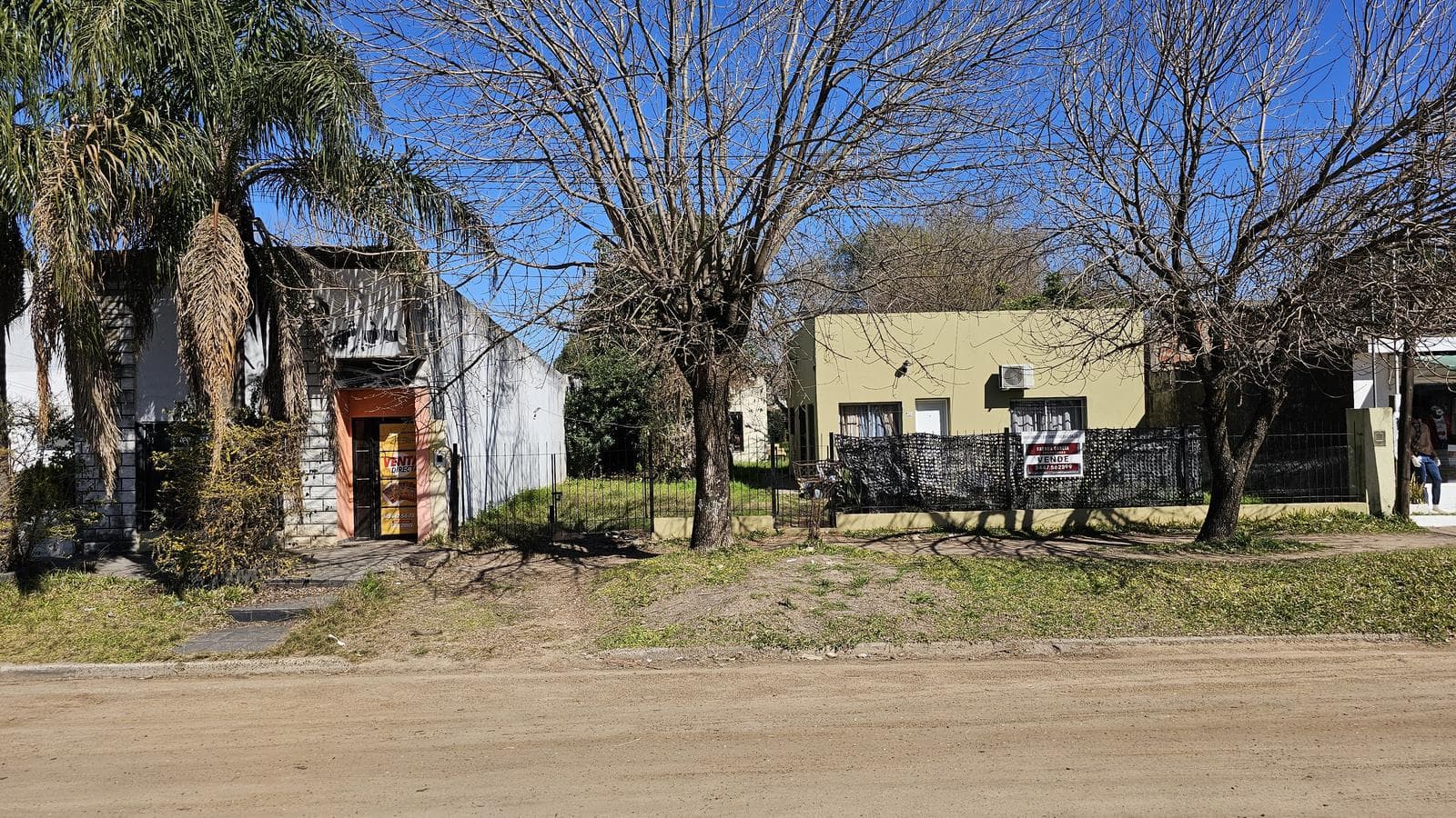 Terreno Amplio Con Salida A Dos Calles En Venta - 1