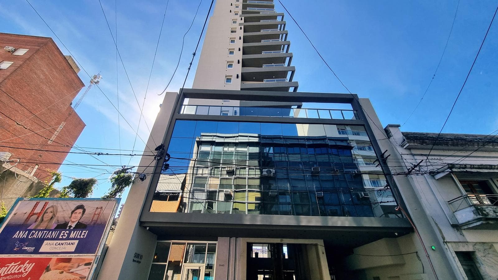 Cochera a pasos de la peatonal - 1