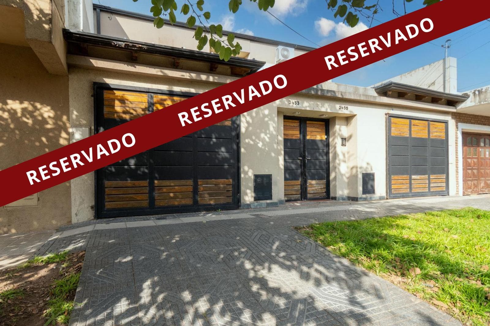 Casa de 2 dormitorios, patio verde y cochera - 1