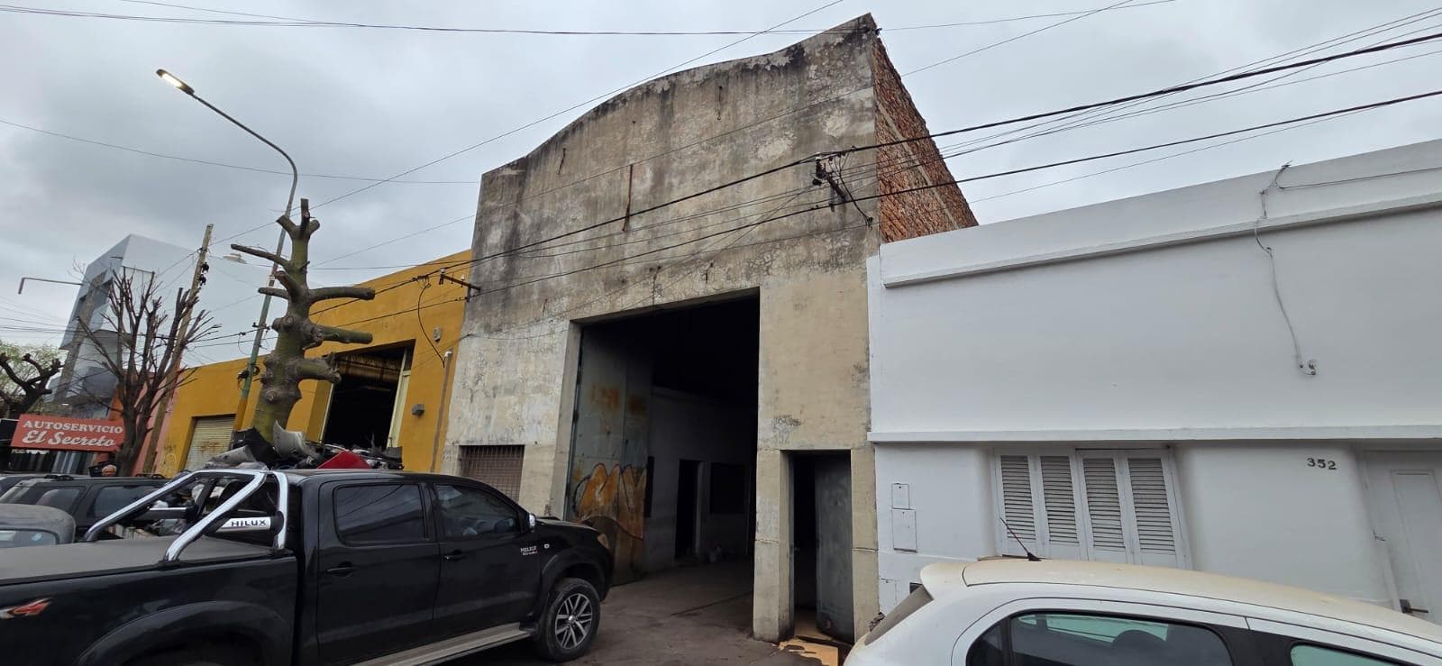 Galpón en ALQUILER con fosa (Cno. Belgrano e/528 y 529) - 1