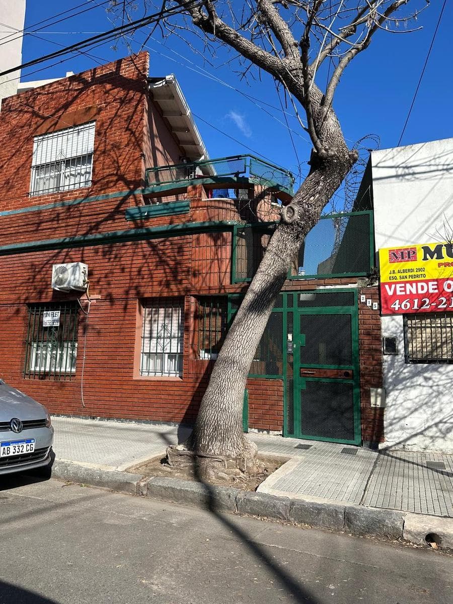 PH en Flores con terraza y patio - 2