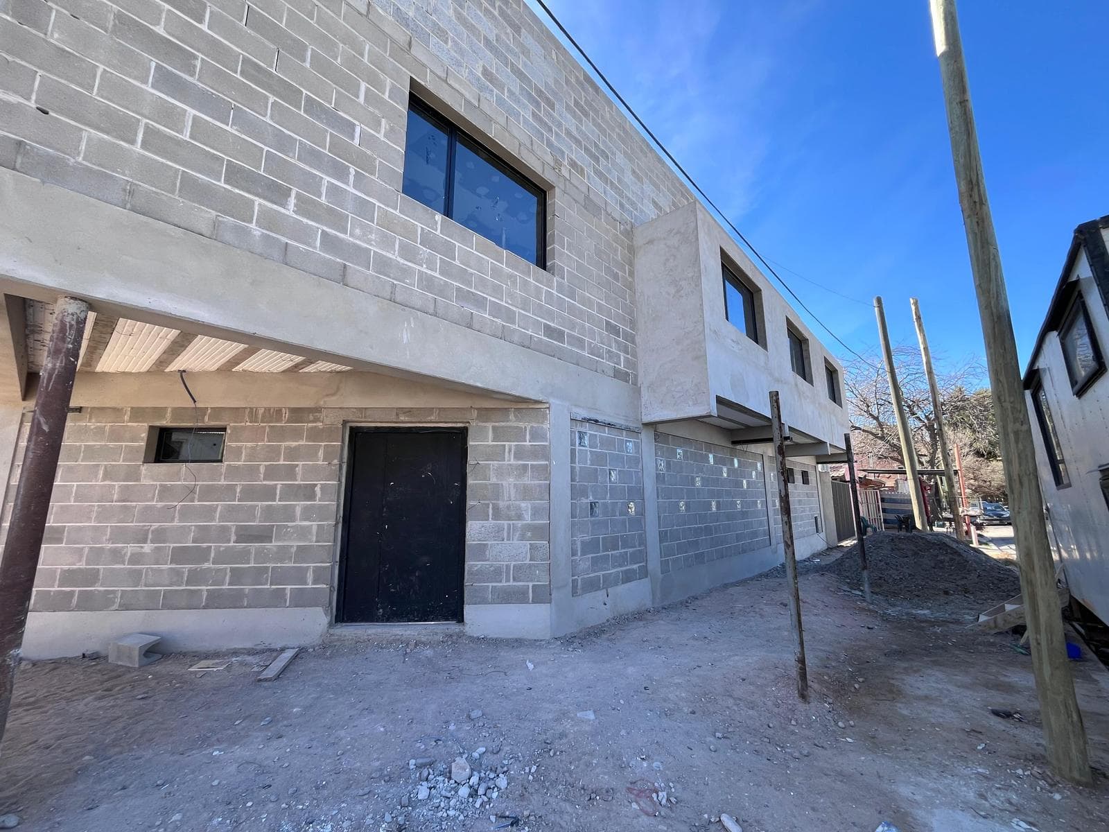 Galpón con Oficinas a estrenar frente a ruta 22 - 1