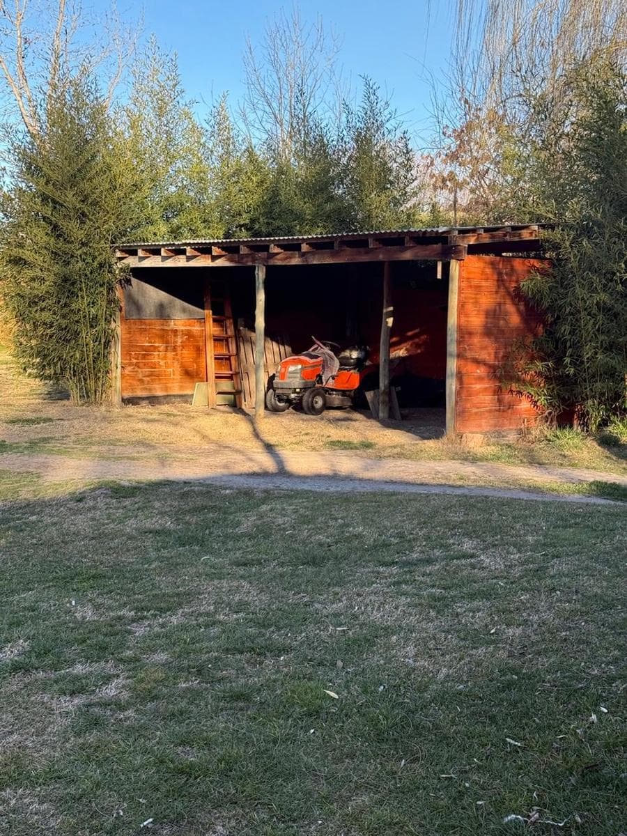 Chacra a 10 minutos del centro de Centenario - 2