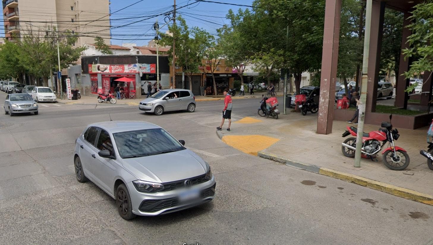 Locales comerciales en esquina - Centro Cipolletti - 1