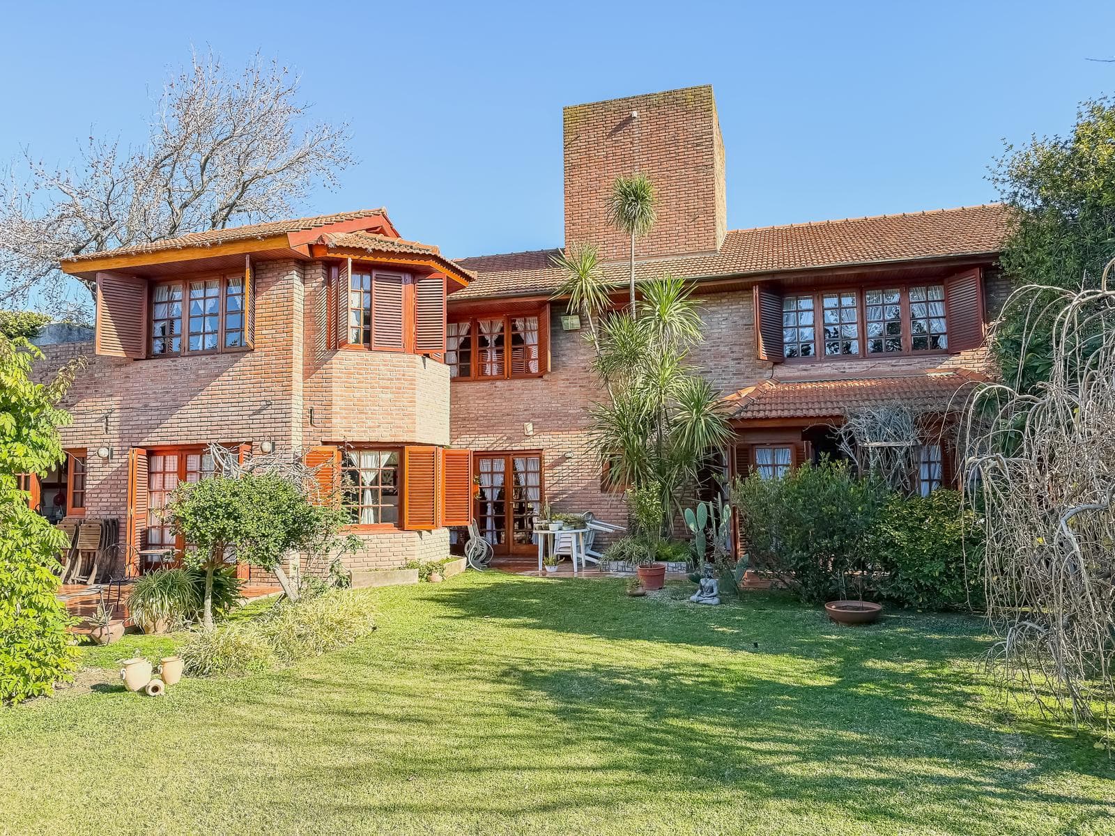 VENTA CASA 7 AMB con PARQUE y PISCINA - LOMAS DE SAN ISIDRO - 1