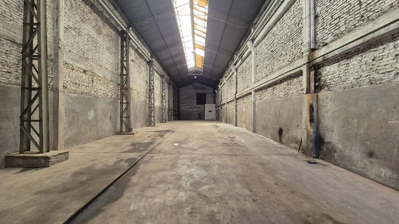 Depósito - Galpón de 400 m2 en Sarandí - ALQUILER - 1