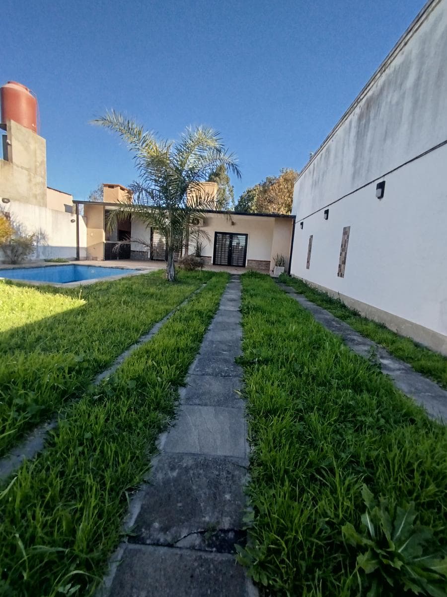 Quinta de 2 dorm en Barrio Jorge Newbery a mts de Ruta 11 - 2
