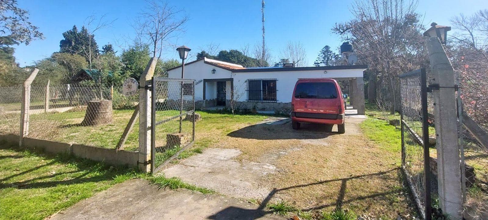 VENTA - Casa de 2 dormitorios, galería parrillero y piscina - Oliveros. - 1
