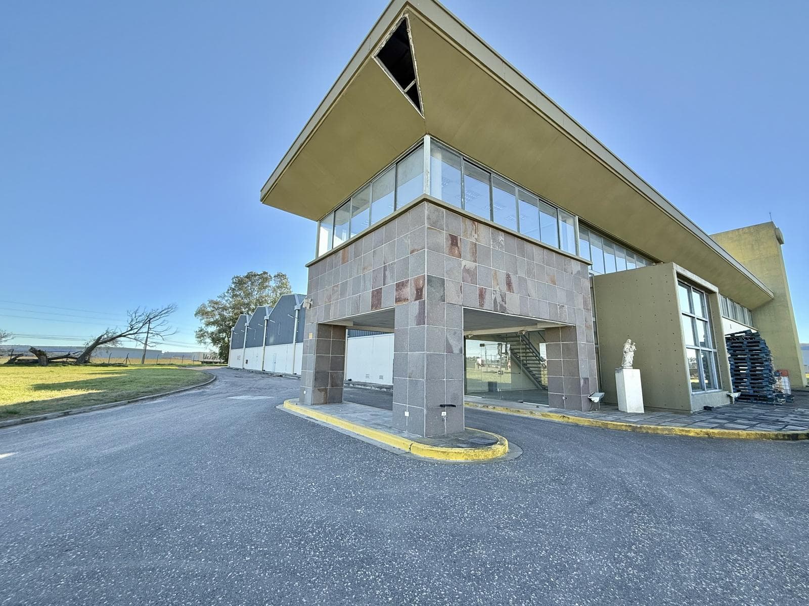 NAVE INDUSTRIAL EN PARQUE INDUSTRIAL CAMPANA - 1