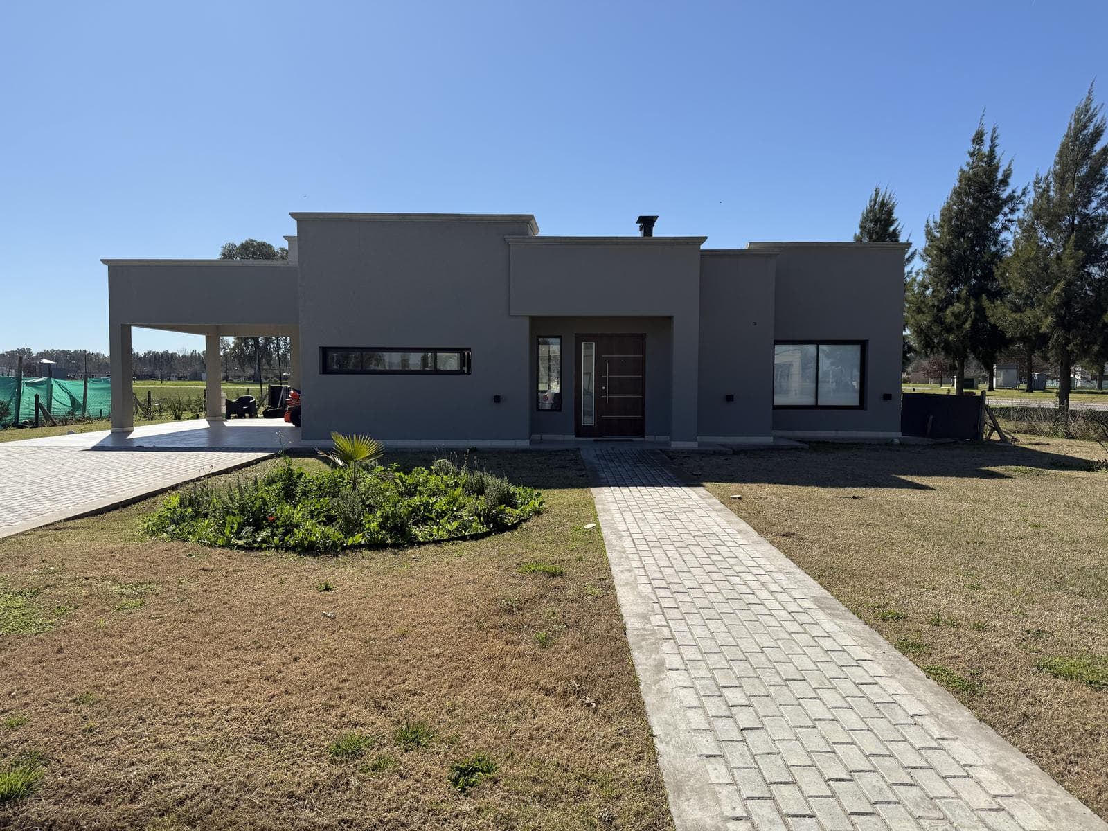 Oportunidad !! casa de 3 dormitorios parque y pileta - 1