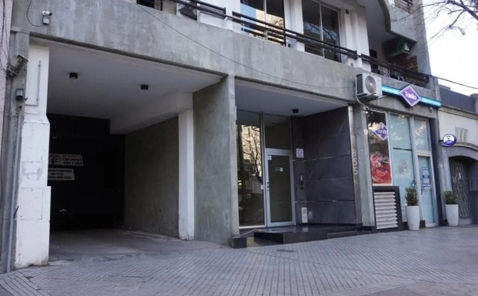 EN VENTA - COCHERAS - BARRIO LOURDES - 1