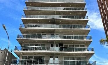 Departamento en venta 4 ambientes con vista al rio en La Lucila - 1