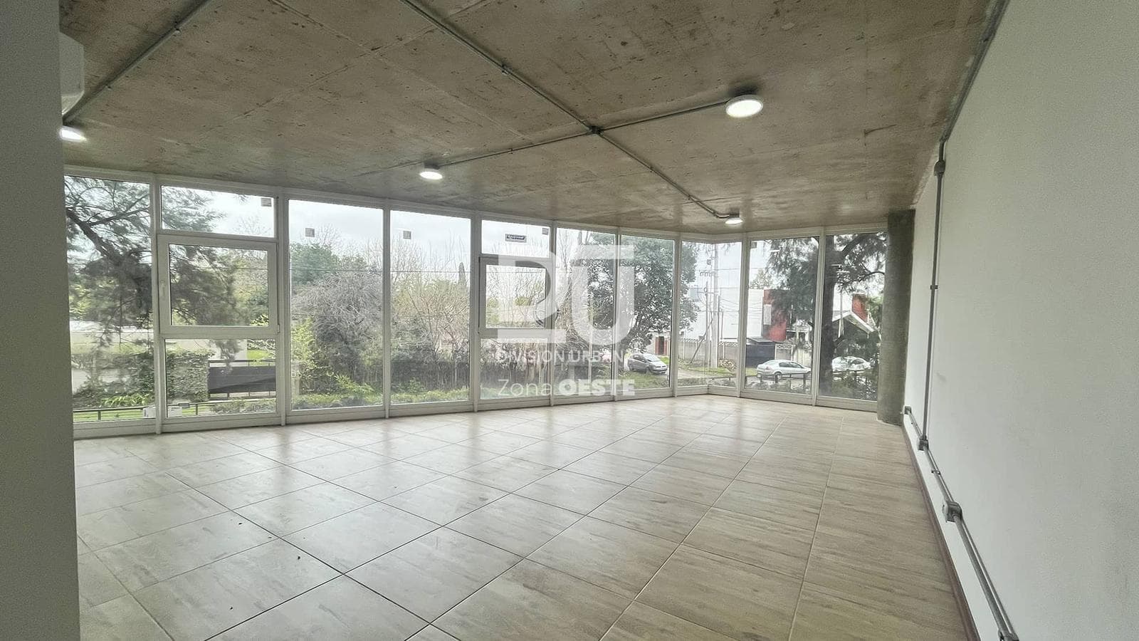 Oficina en alquiler en Polo Empresarial K41, La Reja, Moreno - 1