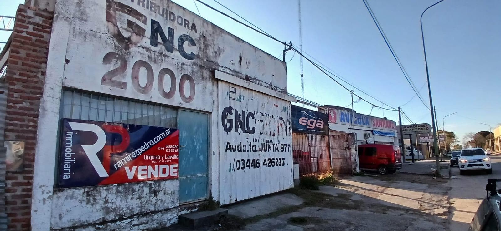 Galpón sobre importante avenida - 1