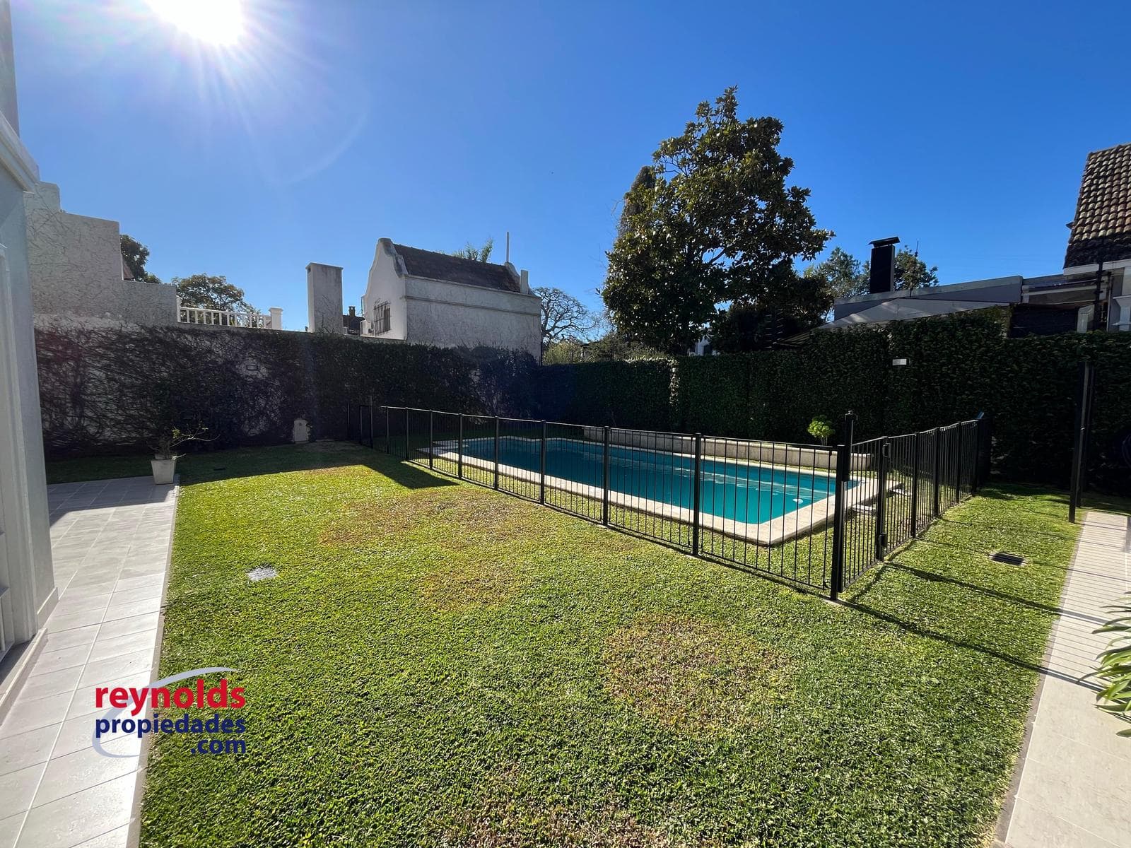 ALQUILER IMPECABLE CASA EN BARRIO PARQUE AGUIRRE - 1