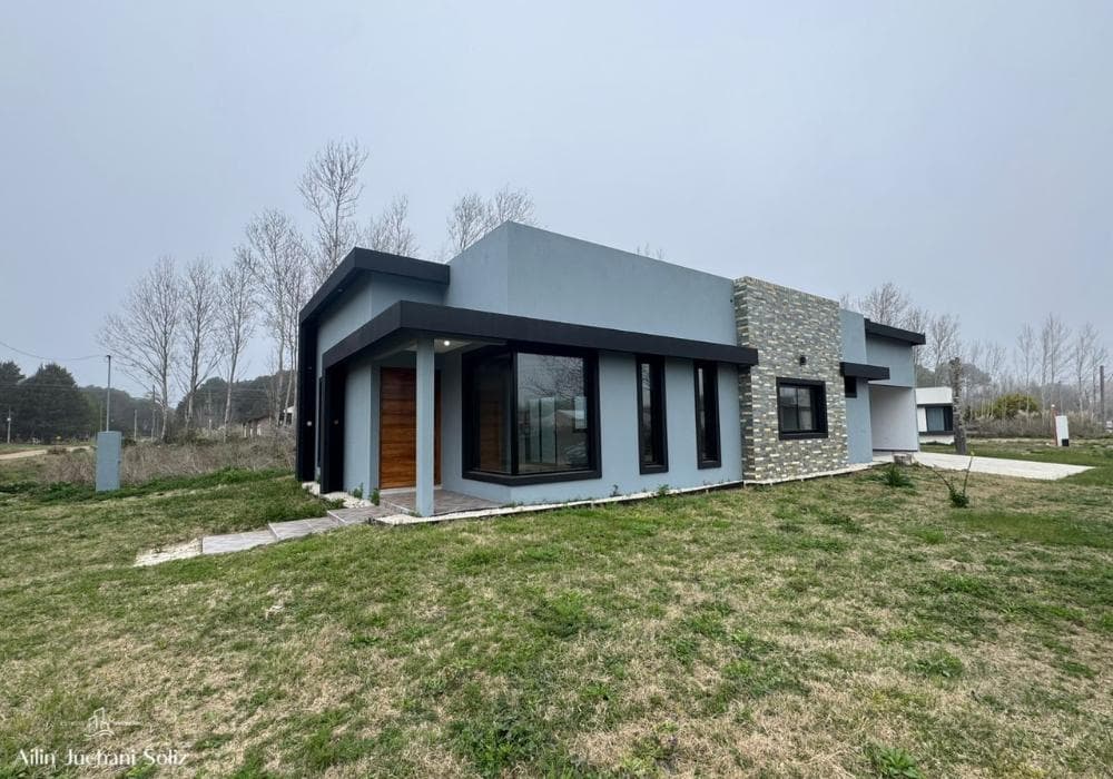 CASA 4 AMBIENTES EN LOTE PROPIO - 1