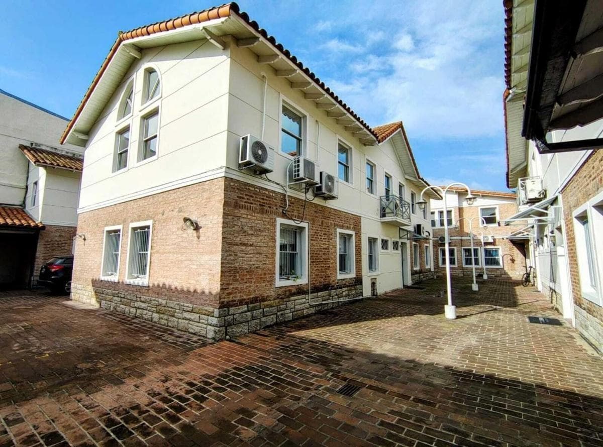 VENTA Oficina en San Isidro - Excelente estado, amplia y luminosa - 1