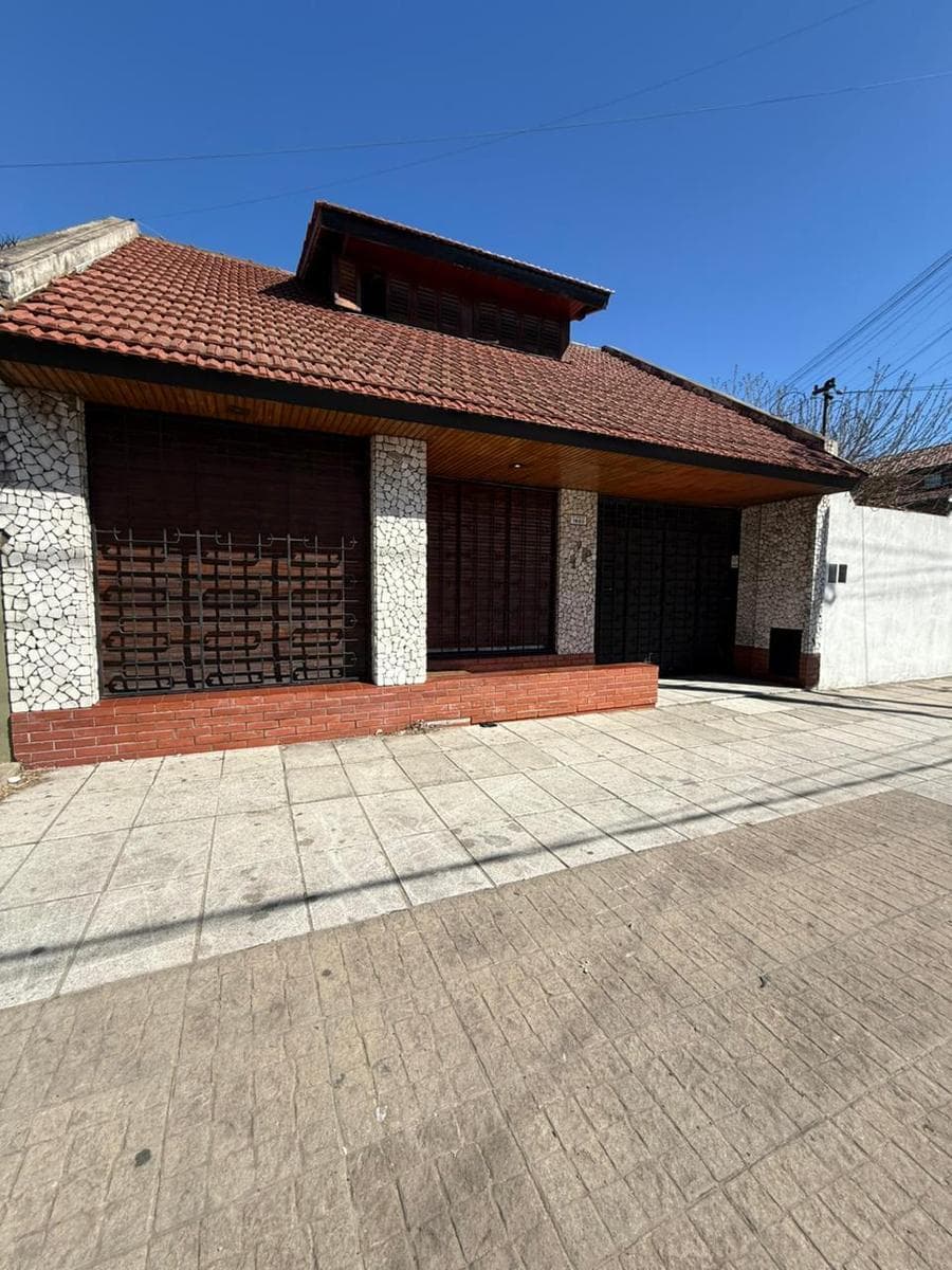 CASA CON GALPON VENTA EN Av. Coronel L. Rosales 1680 (REMEDIOS DE ESCALADA) - 1