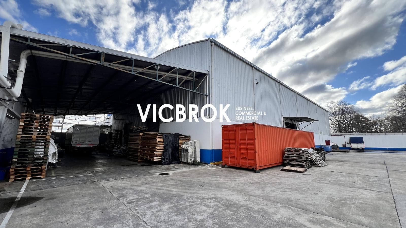 Inmueble Logístico e Industrial con T2 en Munro - 1