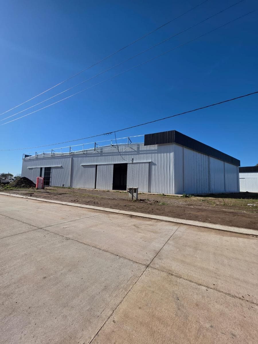 IMPRESIONANTE NAVE 2400M2 POLO 52 - 1