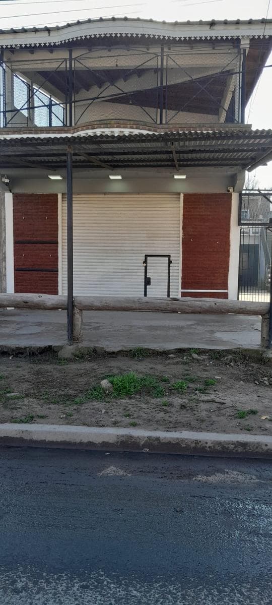 Local en 9 de Abril - 1